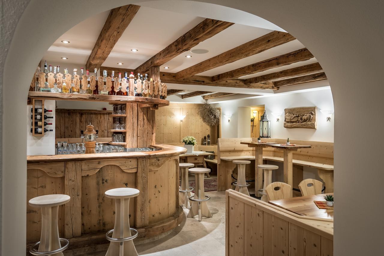 B&B - Hotel Ciasa Rue Blanch サン・カッシアーノ エクステリア 写真