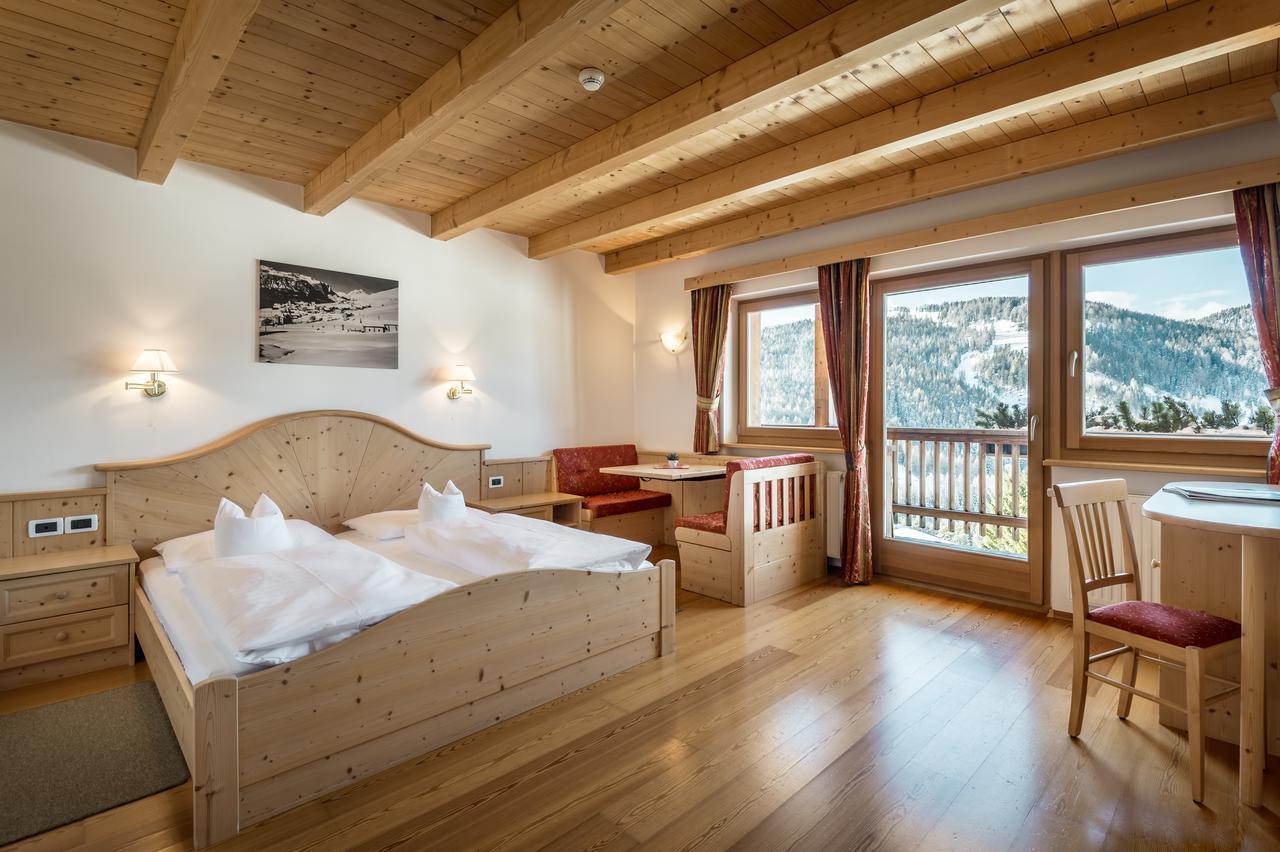 B&B - Hotel Ciasa Rue Blanch サン・カッシアーノ エクステリア 写真