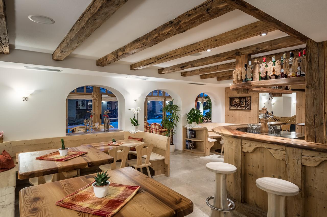 B&B - Hotel Ciasa Rue Blanch サン・カッシアーノ エクステリア 写真